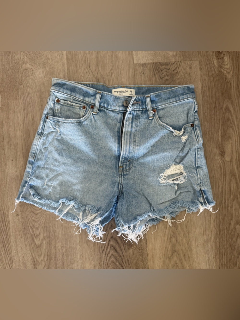 Abercrombie & Fitch The Mom 4” High Rise Short